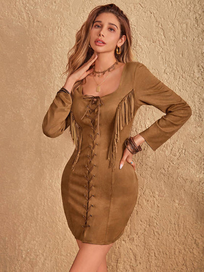 Minikleid mit Fransen, Schnürung und quadratischem Ausschnitt und langen Ärmeln