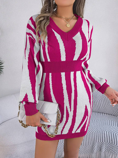 Pulloverkleid mit V-Ausschnitt und langen Ärmeln im Animalprint