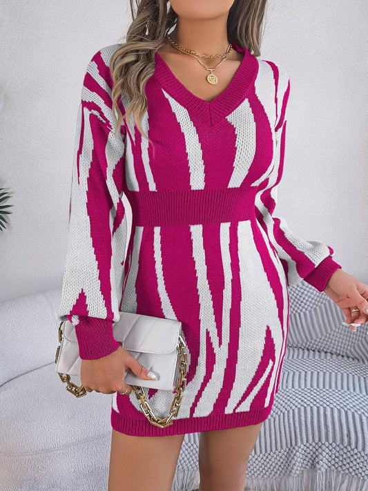 Pulloverkleid mit V-Ausschnitt und langen Ärmeln im Animalprint