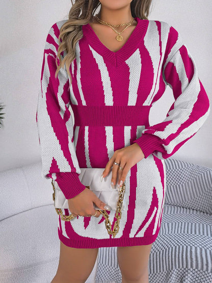 Pulloverkleid mit V-Ausschnitt und langen Ärmeln im Animalprint