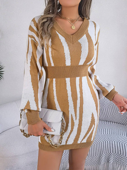 Pulloverkleid mit V-Ausschnitt und langen Ärmeln im Animalprint