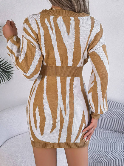 Pulloverkleid mit V-Ausschnitt und langen Ärmeln im Animalprint