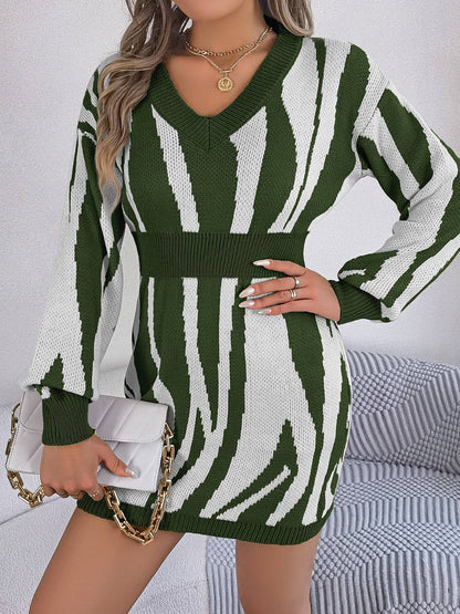Pulloverkleid mit V-Ausschnitt und langen Ärmeln im Animalprint