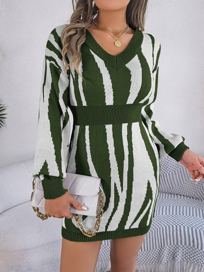 Pulloverkleid mit V-Ausschnitt und langen Ärmeln im Animalprint
