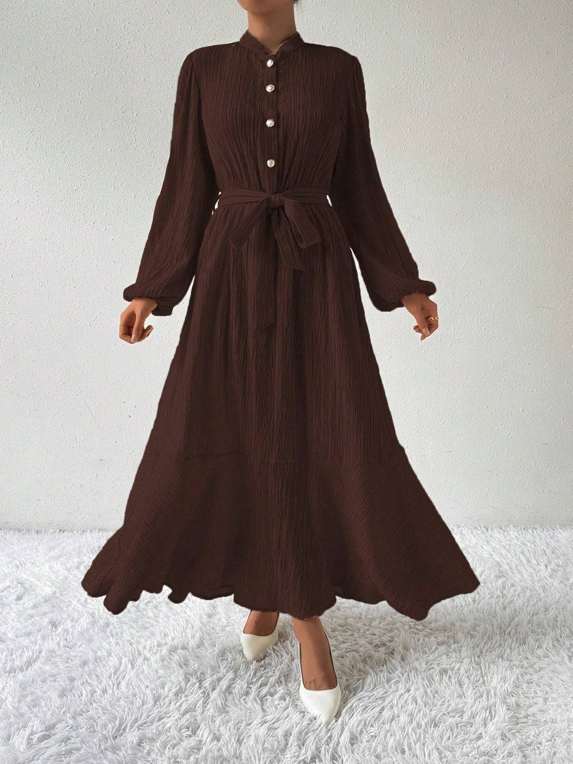 Maxikleid mit halbhohem Knopf und Taillenschnürung