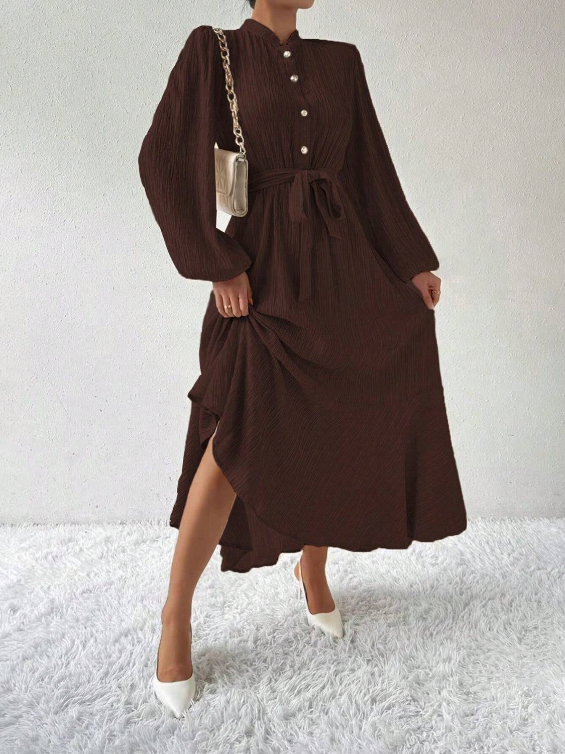 Maxikleid mit halbhohem Knopf und Taillenschnürung