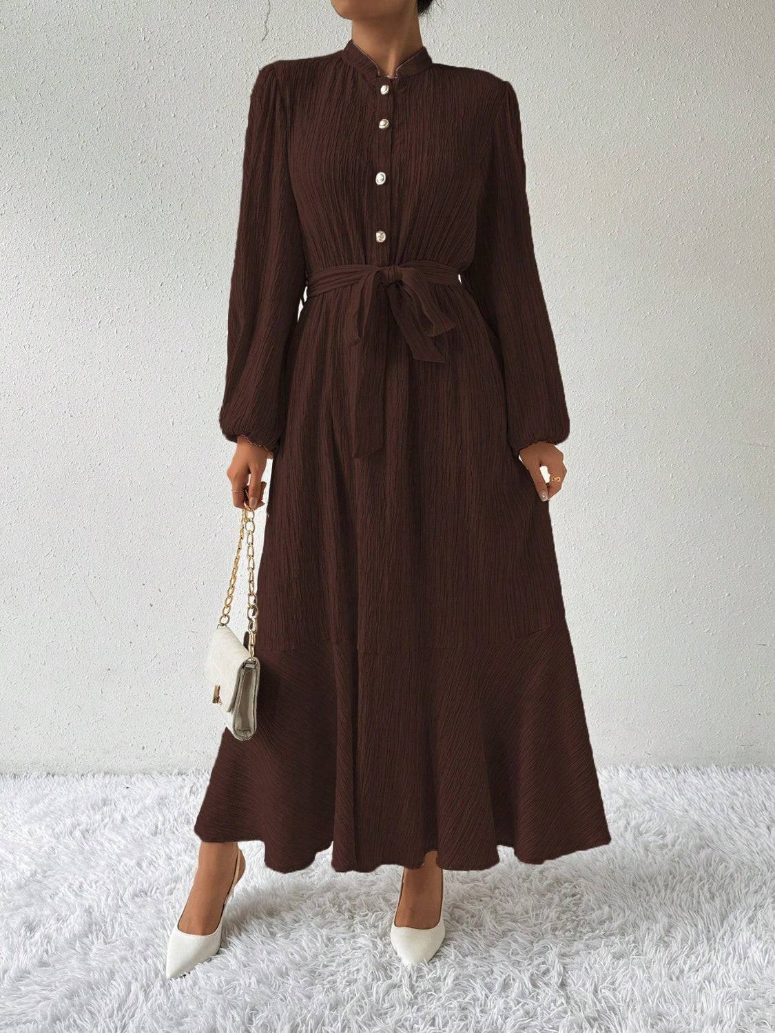 Maxikleid mit halbhohem Knopf und Taillenschnürung
