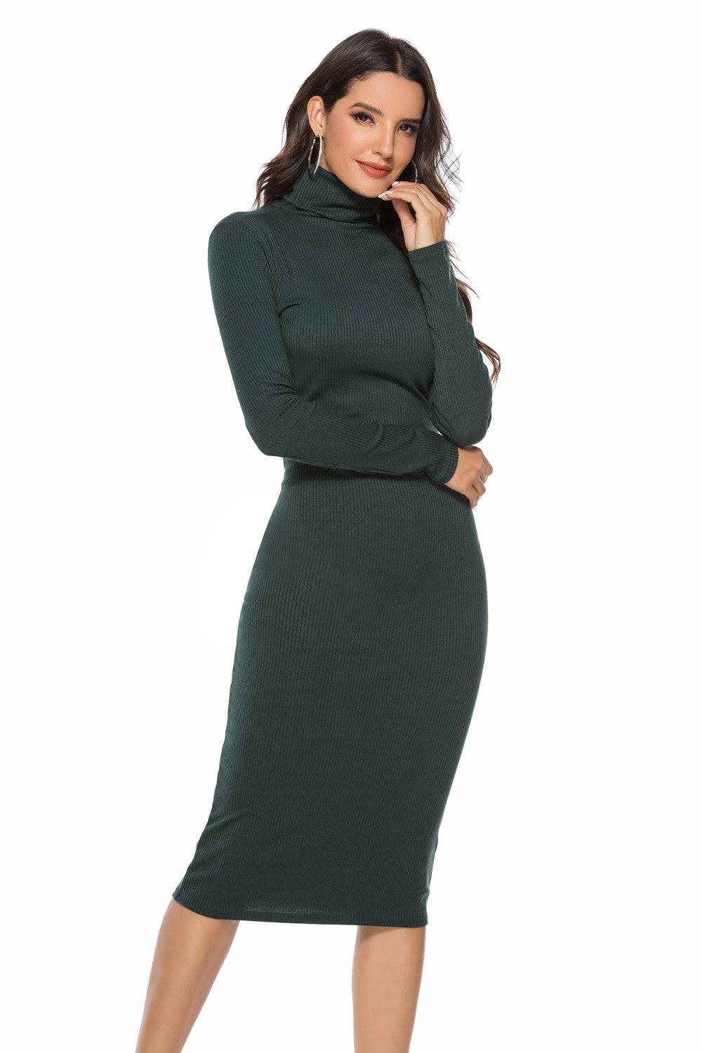 Geripptes Rollkragenkleid mit langen Ärmeln