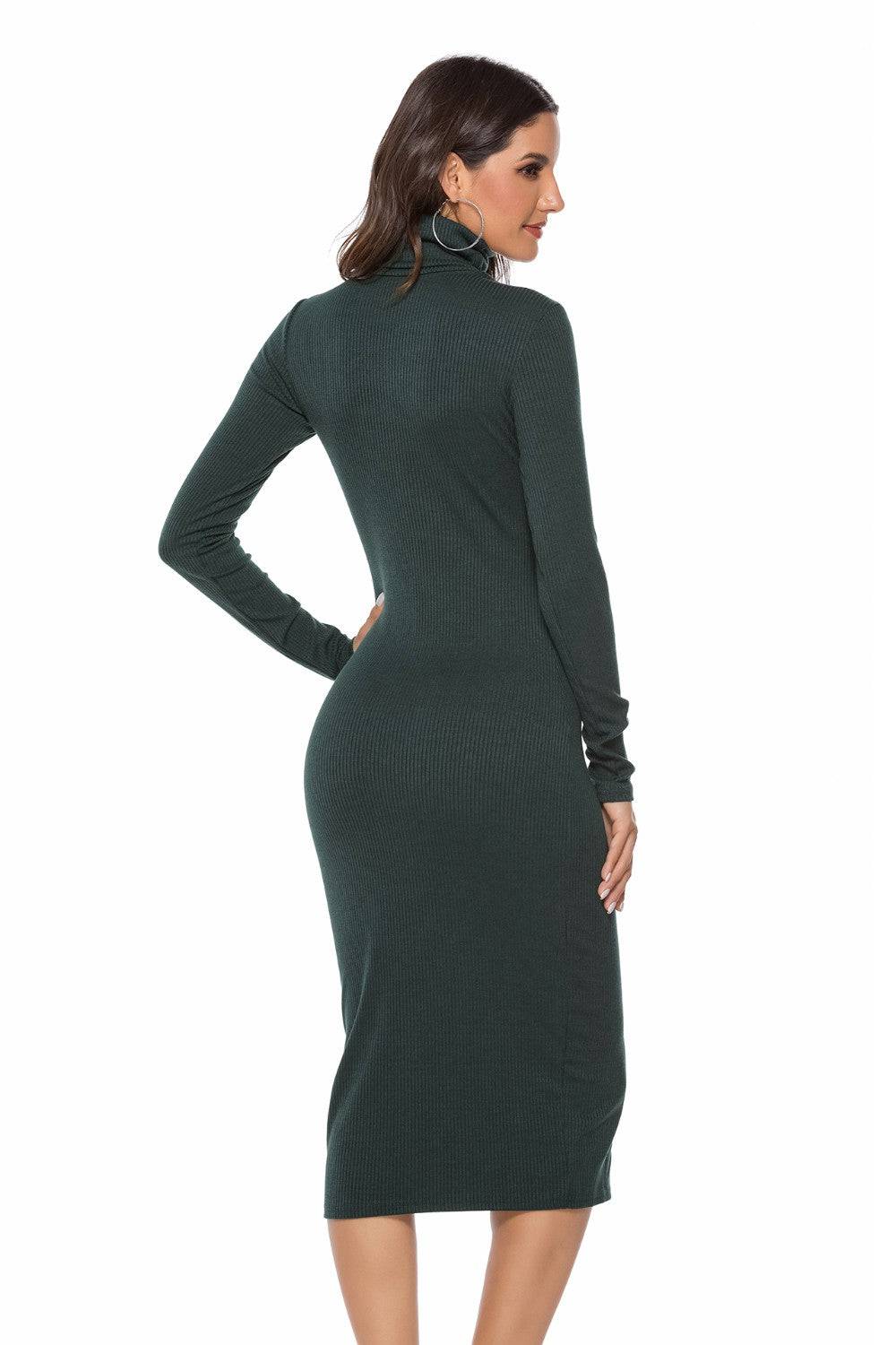 Geripptes Rollkragenkleid mit langen Ärmeln