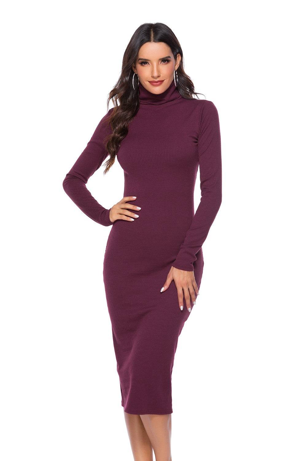 Geripptes Rollkragenkleid mit langen Ärmeln