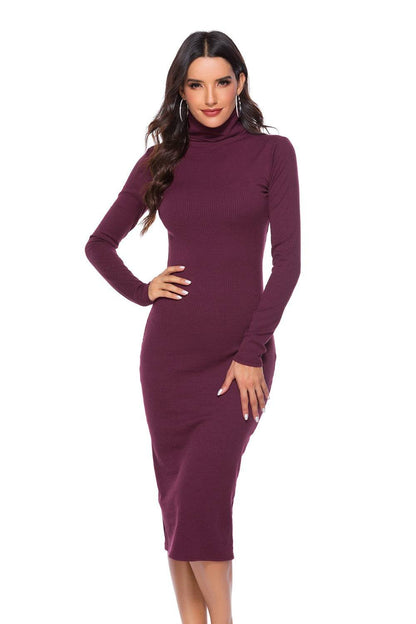 Geripptes Rollkragenkleid mit langen Ärmeln