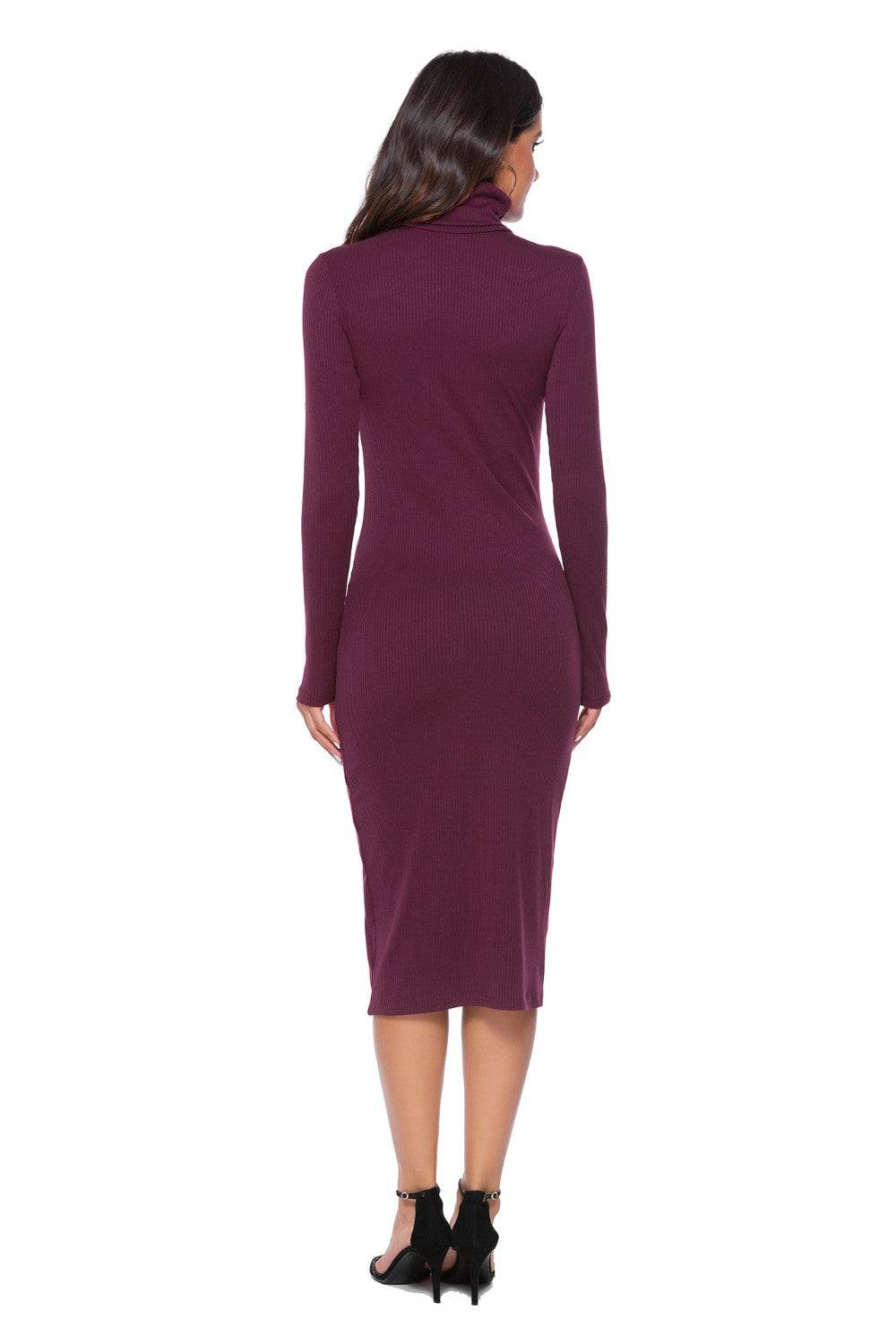 Geripptes Rollkragenkleid mit langen Ärmeln