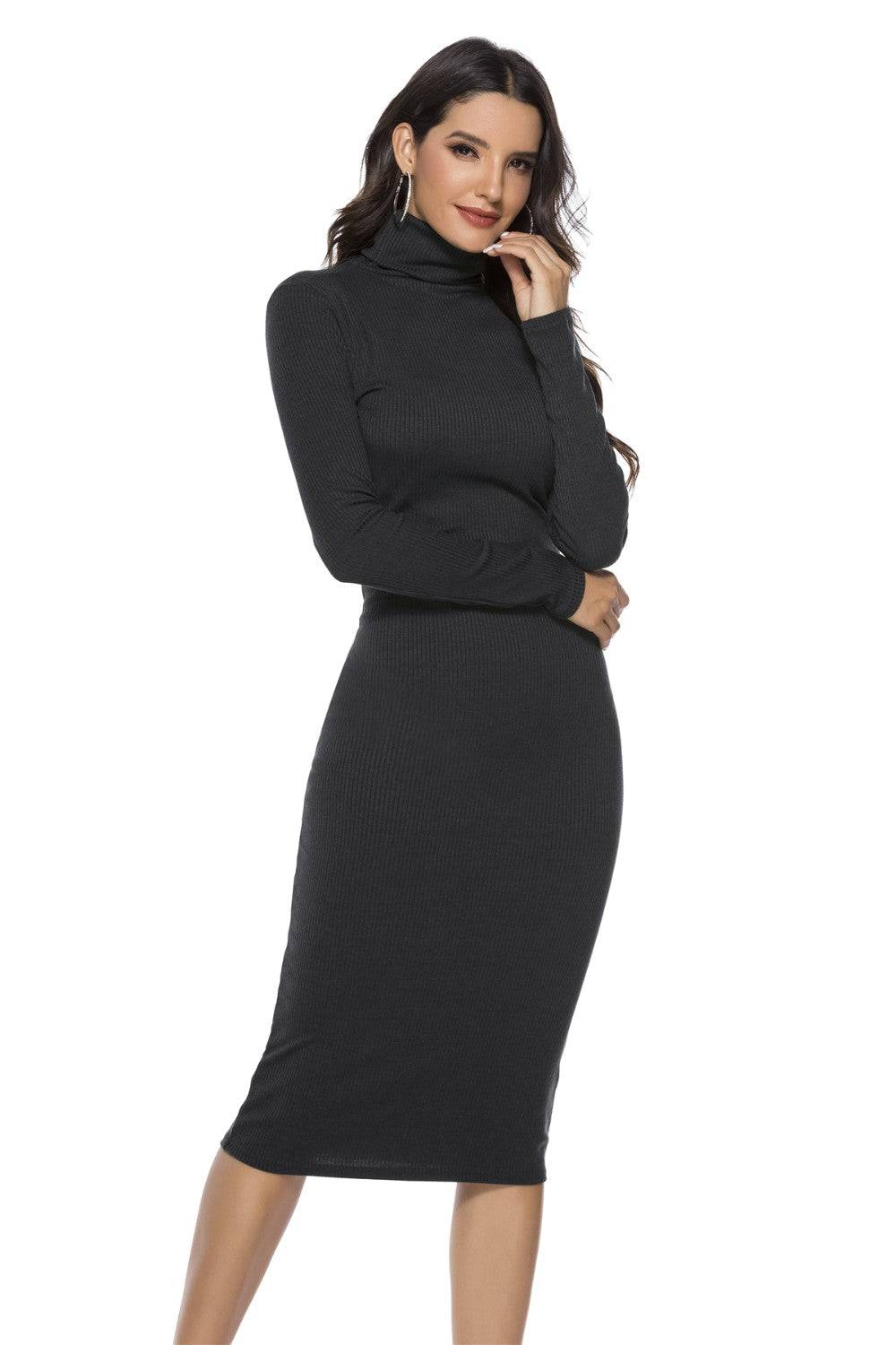Geripptes Rollkragenkleid mit langen Ärmeln