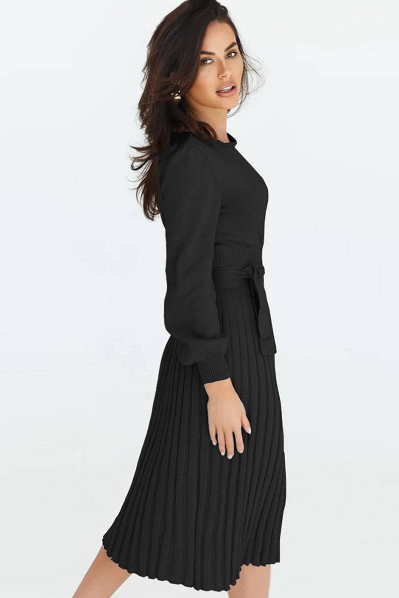 Plissiertes Pulloverkleid mit Rundhalsausschnitt und langen Ärmeln