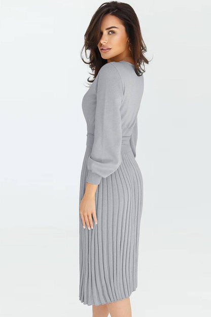 Plissiertes Pulloverkleid mit Rundhalsausschnitt und langen Ärmeln