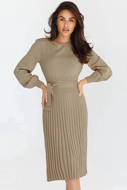 Plissiertes Pulloverkleid mit Rundhalsausschnitt und langen Ärmeln