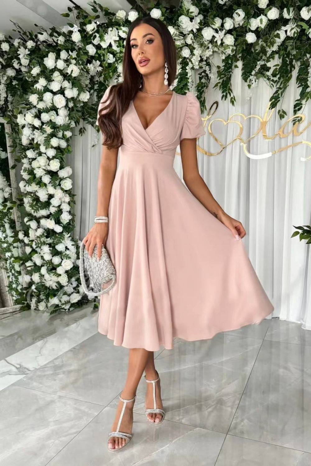 Midikleid mit Überwurf und Puffärmeln