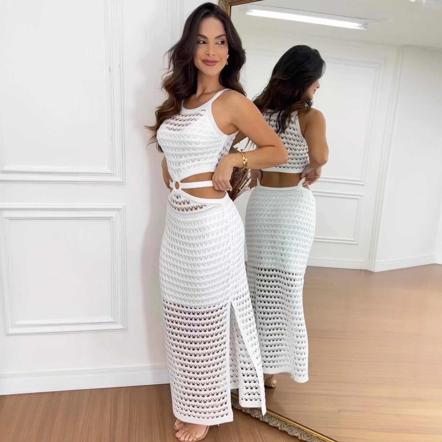 Kleid mit unregelmäßiger, ausgehöhlter, einfarbiger Optik