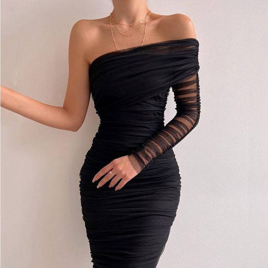 Sexy rückenfreies Kleid mit diagonalem Ausschnitt