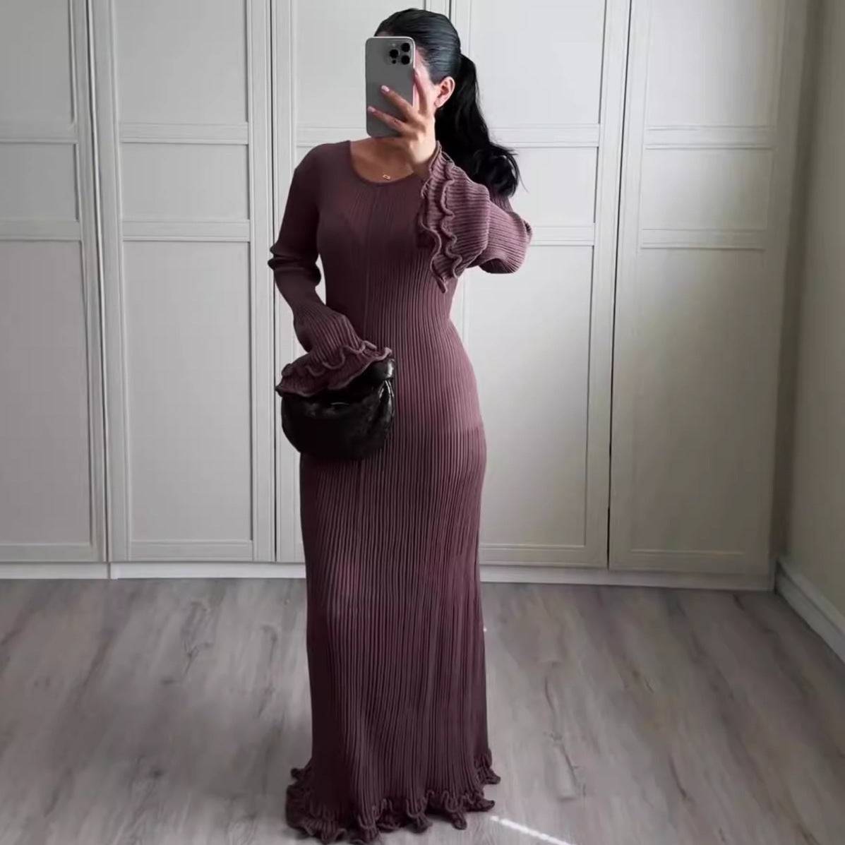 Rundhals-Langarmkleid