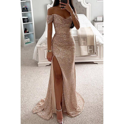 Pailletten-Kleid mit offenem Ausschnitt und Schlitz