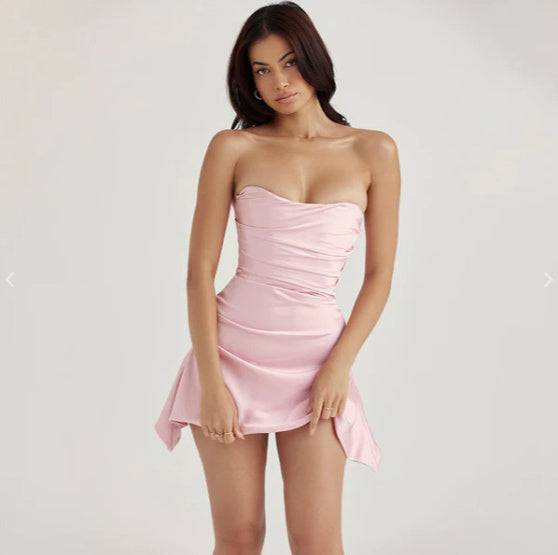 Europäisches und amerikanisches rückenfreies Kleid