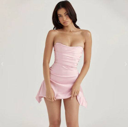 Europäisches und amerikanisches rückenfreies Kleid