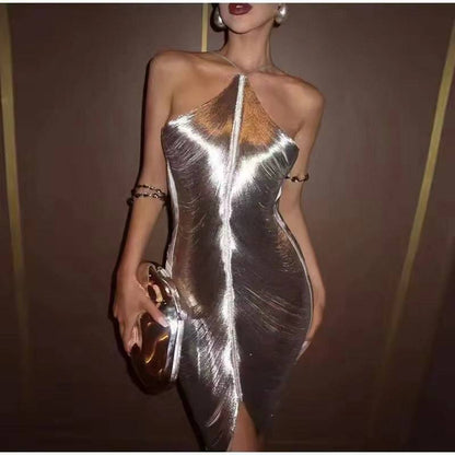 Rückenfreies Kleid mit Quasten und Neckholder