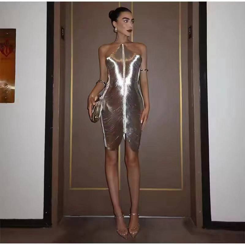 Rückenfreies Kleid mit Quasten und Neckholder