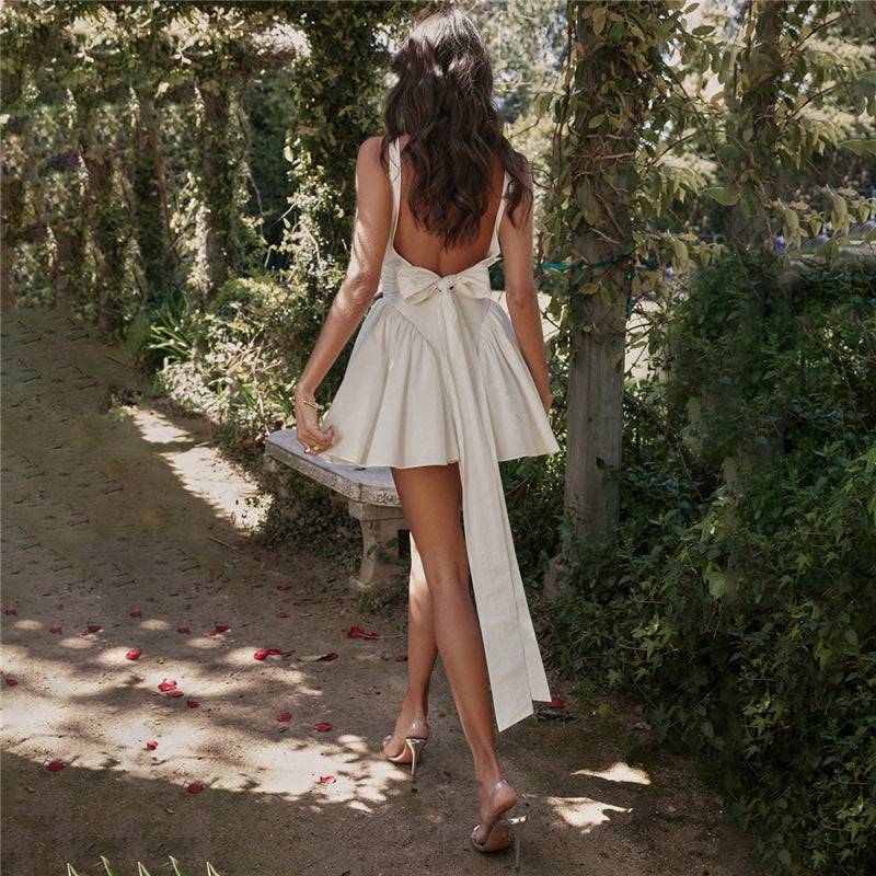 Rückenfreies Abendkleid mit Schnürung und Schleife