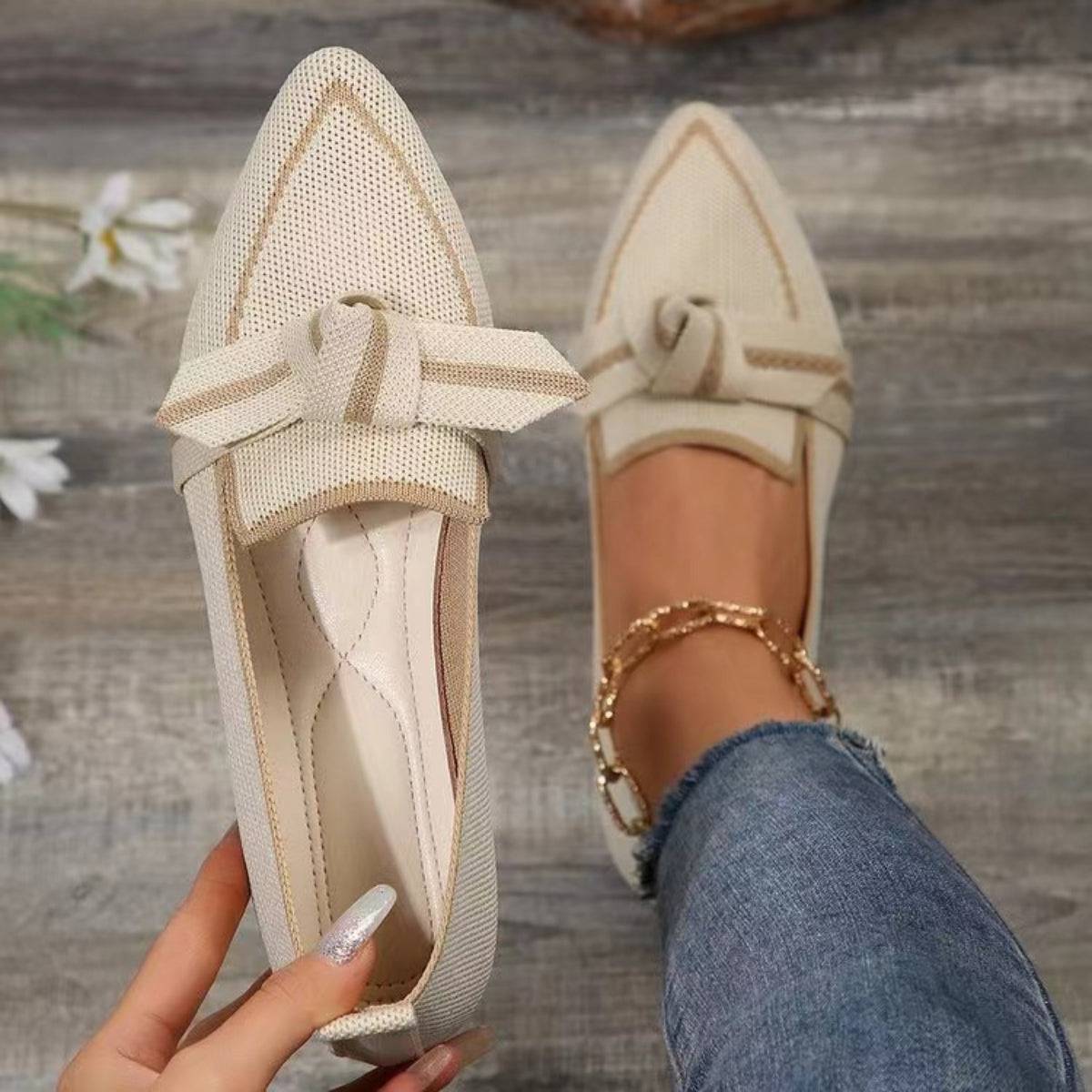 Bow Contrast Trim Point Toe Loafers - Siennasass