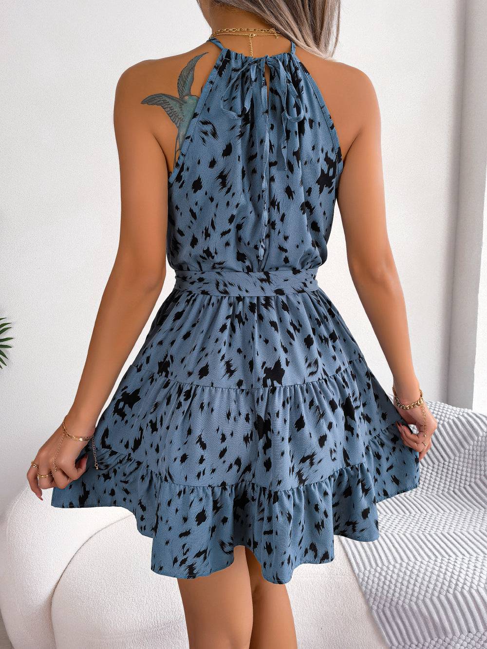Ärmelloses Minikleid mit Neckholder und Print und Bindegürtel