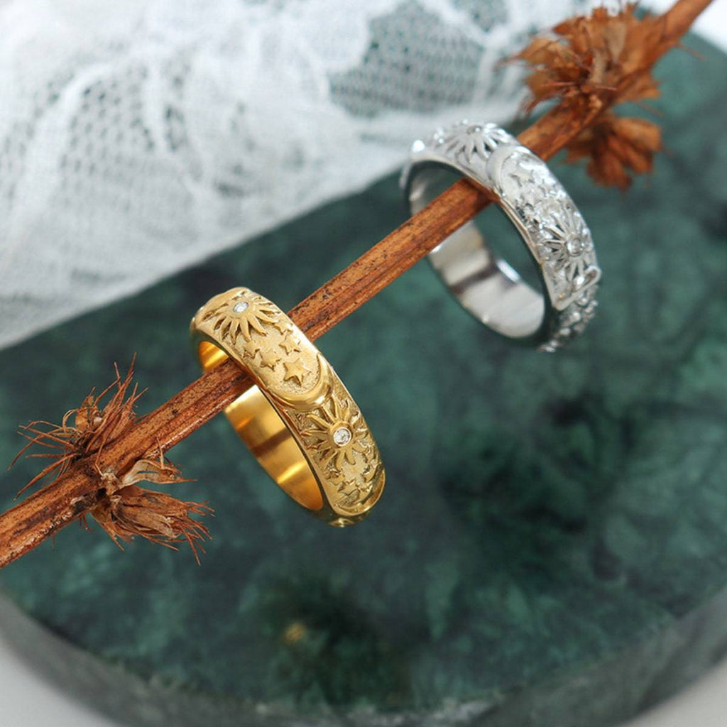 Titanium Steel Inlaid Zircon Embossed Ring - Siennasass