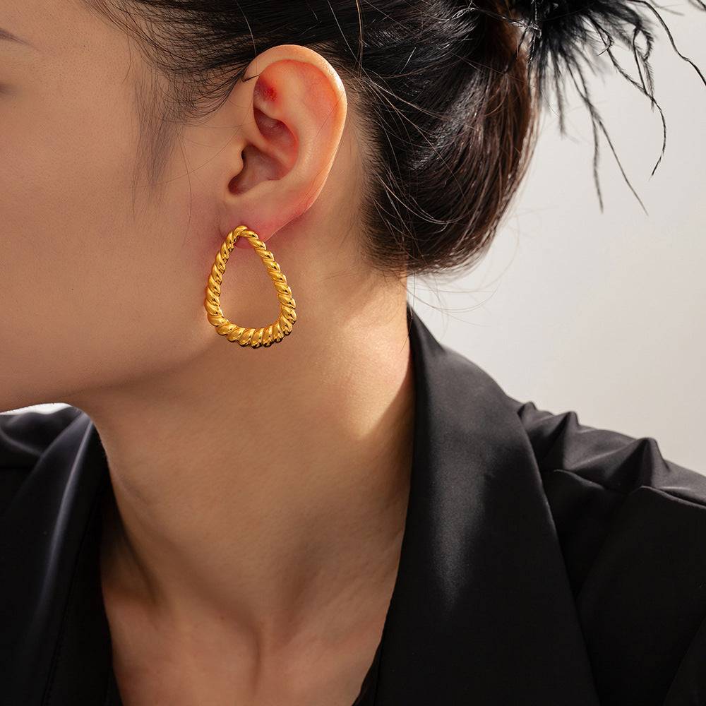 18 Karat vergoldete gedrehte Ohrringe