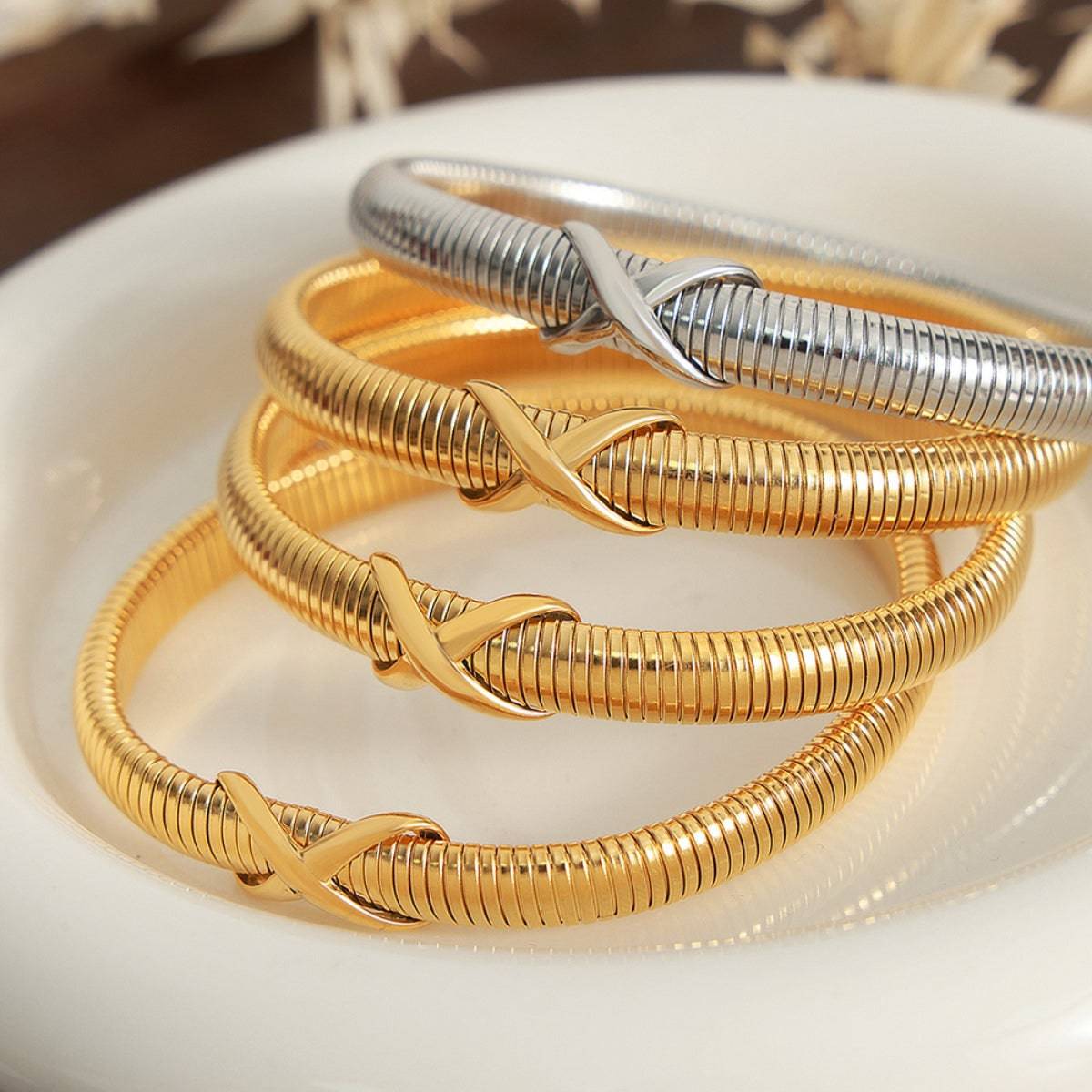 Federförmiges Armband aus Titanstahl
