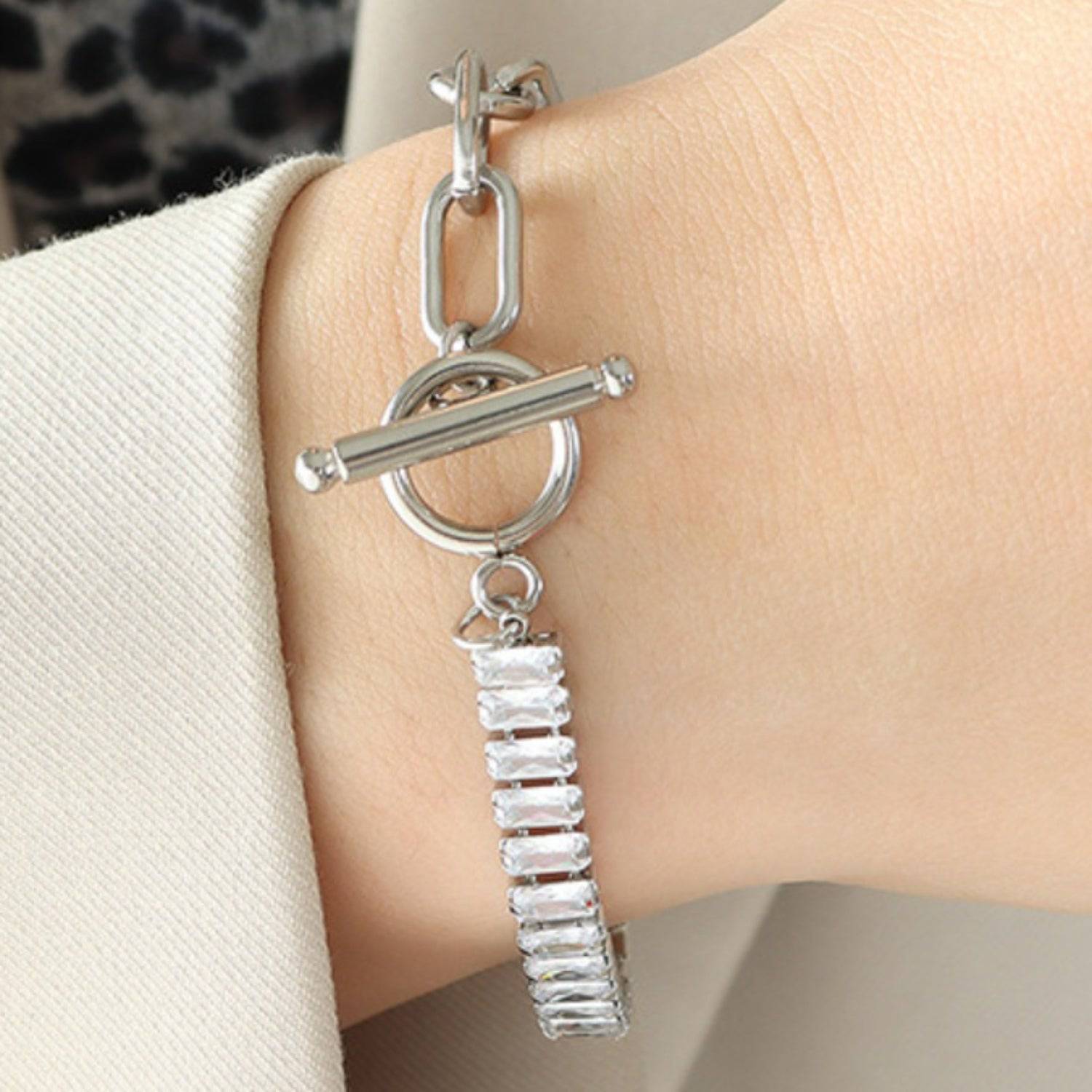 Zircon Titanium Steel Closure Bracelet - Siennasass