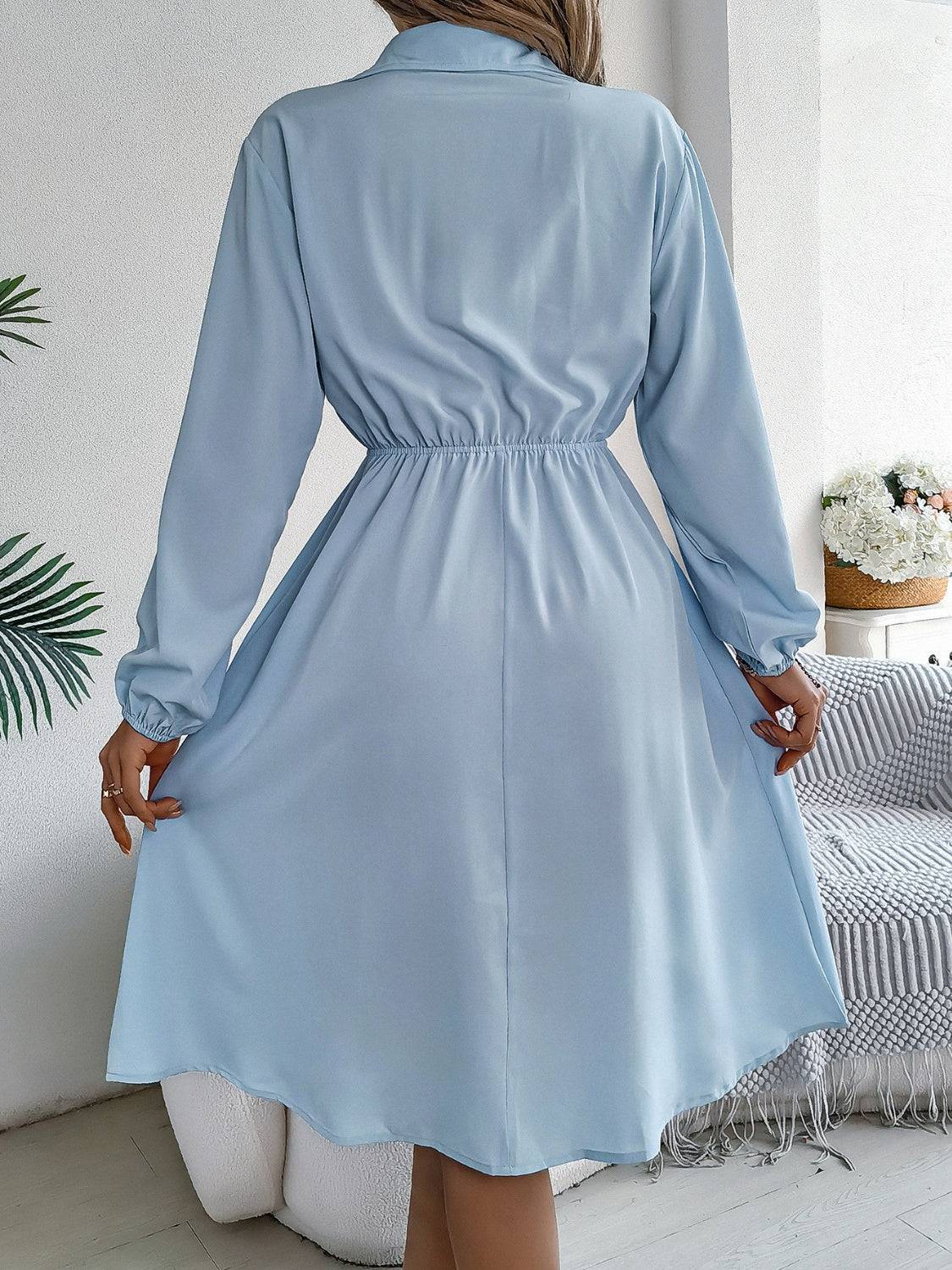 Langärmliges Kleid mit Kragen und Taschen