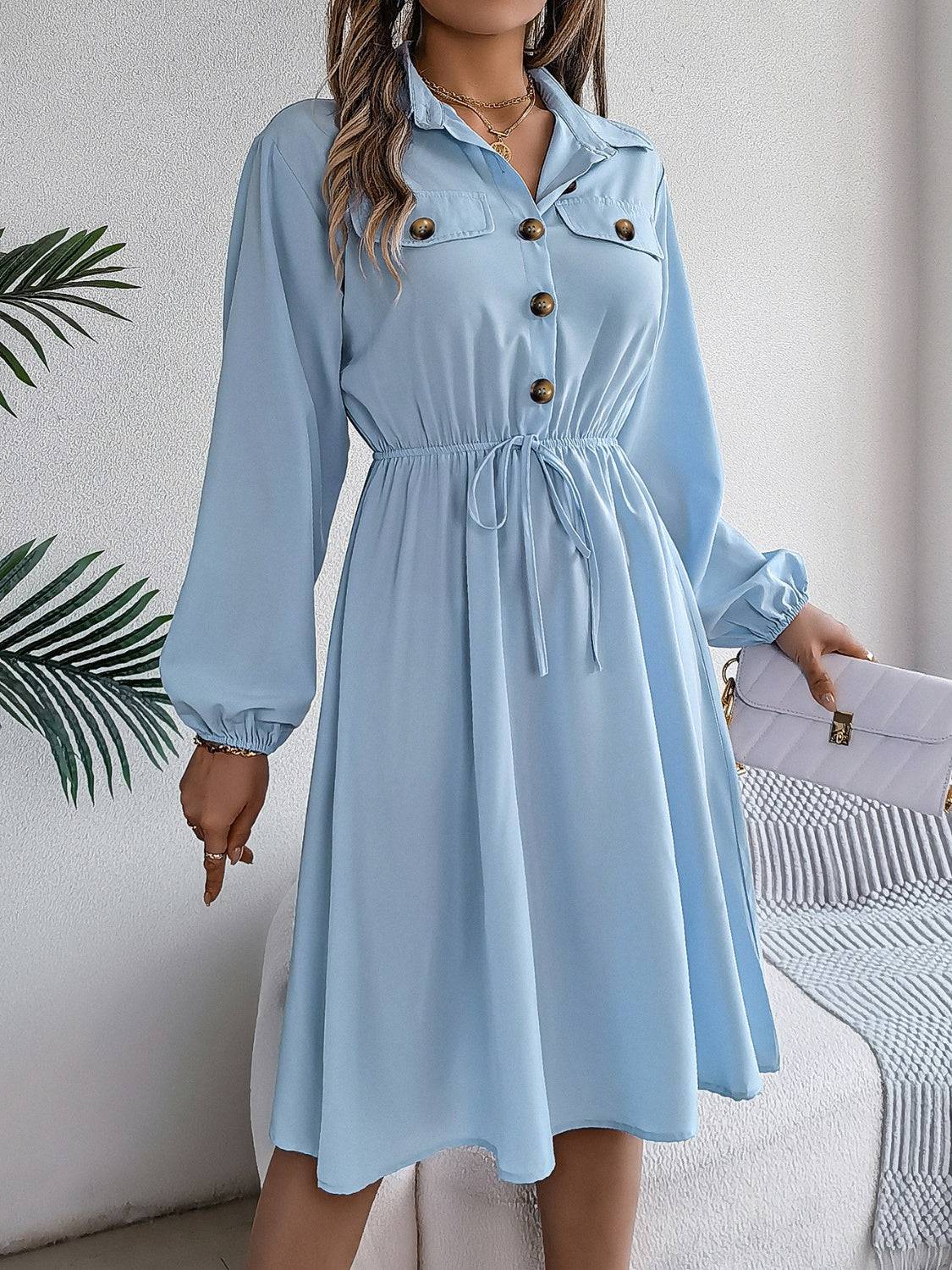 Langärmliges Kleid mit Kragen und Taschen