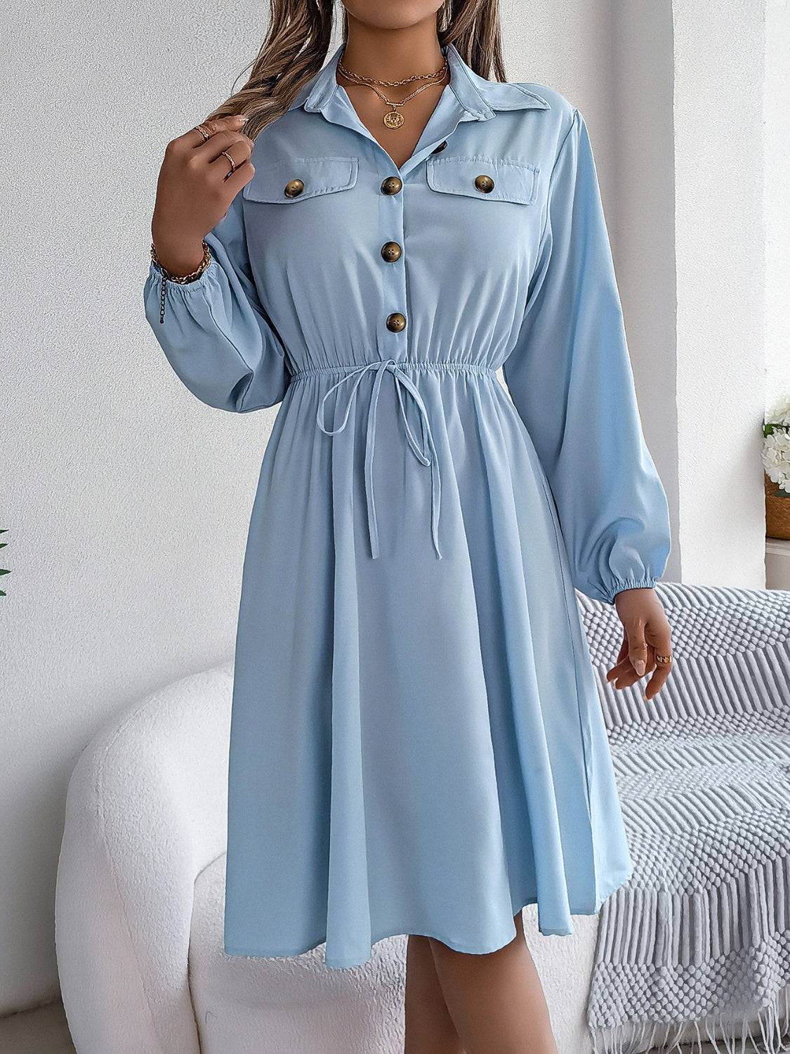 Langärmliges Kleid mit Kragen und Taschen