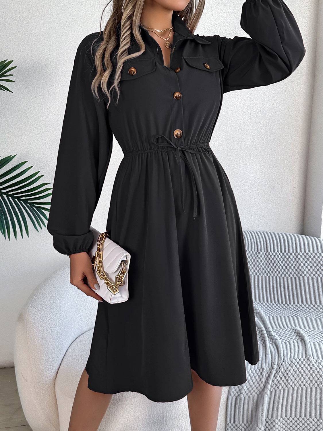 Langärmliges Kleid mit Kragen und Taschen