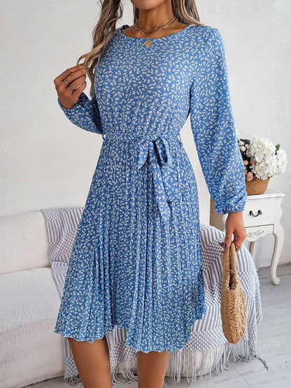 Plissiertes Kleid mit Blumenmuster und Bindegürtel