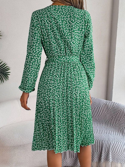 Plissiertes Kleid mit Blumenmuster und Bindegürtel