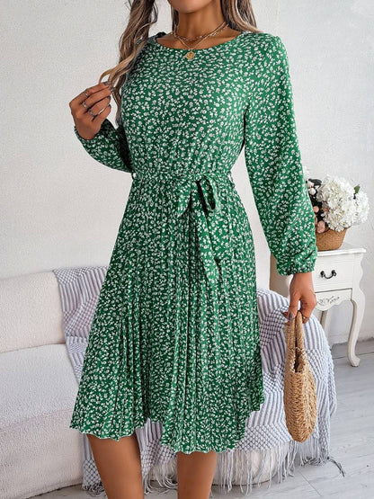 Plissiertes Kleid mit Blumenmuster und Bindegürtel