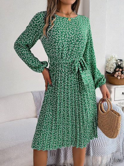 Plissiertes Kleid mit Blumenmuster und Bindegürtel