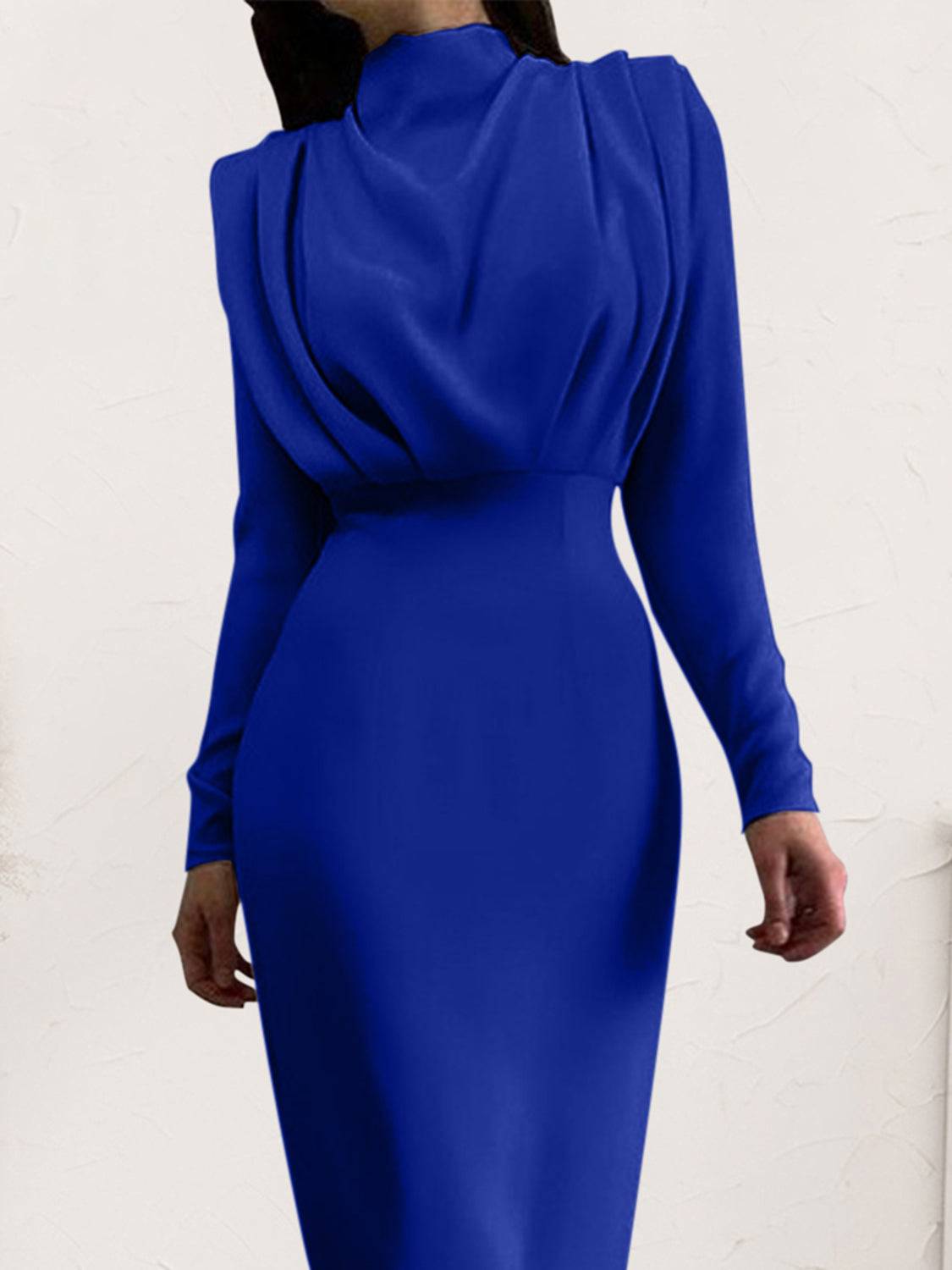 Gerüschtes Rollkragen-Langarmkleid