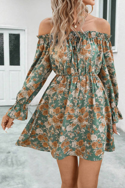 Geblümtes, schulterfreies Kleid mit Volantärmeln