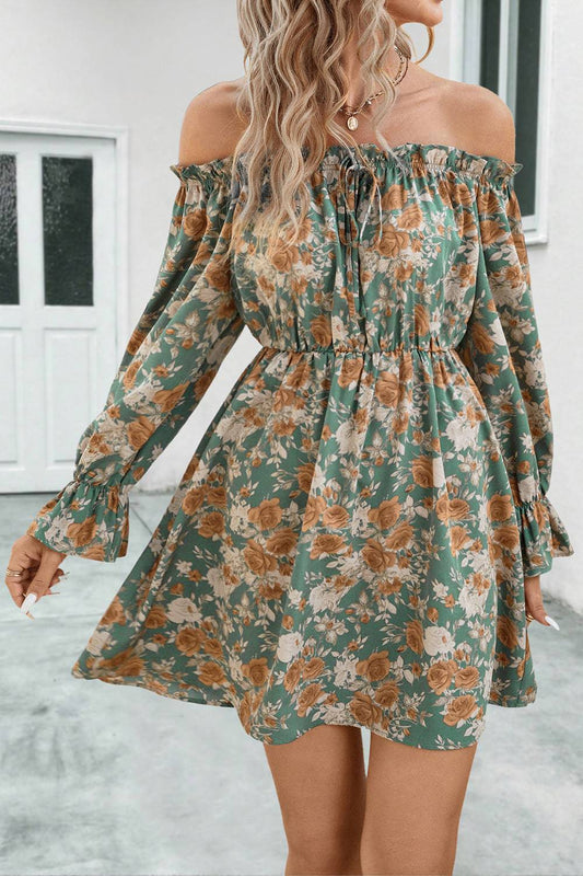 Geblümtes, schulterfreies Kleid mit Volantärmeln