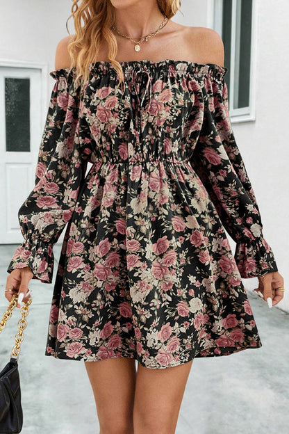 Geblümtes, schulterfreies Kleid mit Volantärmeln