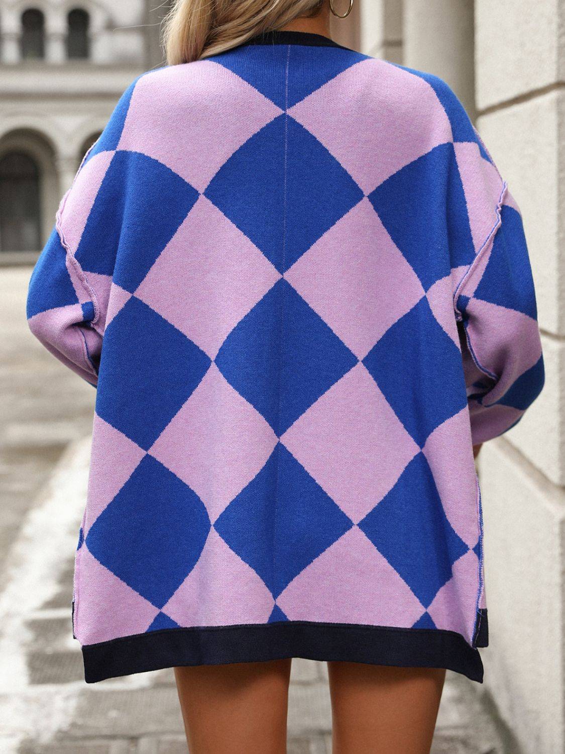 Karierte Strickjacke mit überschnittenen Schultern und langen Ärmeln