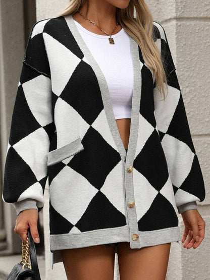 Karierte Strickjacke mit überschnittenen Schultern und langen Ärmeln